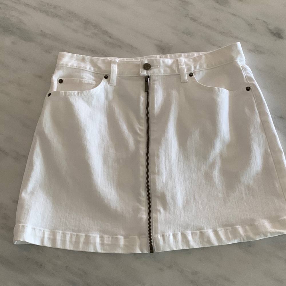 1 State white jean skirt mini, with zipper up the front.   New without tags.